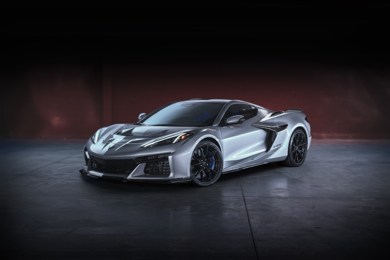 2026 Corvette ZR1X Blade Silver Front Front 3/4 view of 2026 Chevrolet Corvette ZR1X in Blade Silver Metallic