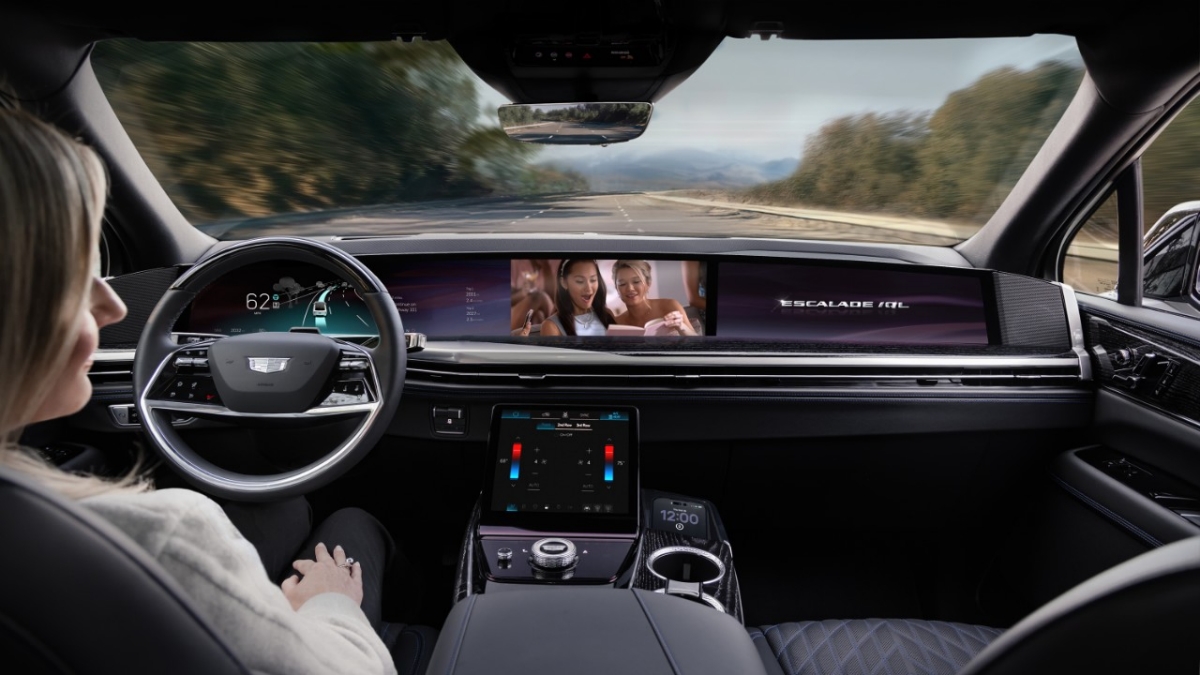 https://news.gm.com/content/Pages/news/us/en/2025/oct/1022-UM-GM-eyes-off-driving-conversational-AI-unified-software-platform/jcr:content/image.resize.maxw_1200.jpg/1761143485118.jpg