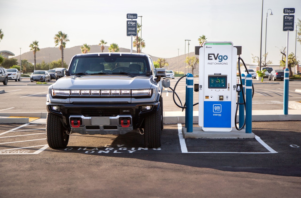 GM and EVgo surpass 2,000 public fast charging stalls in the U.S.