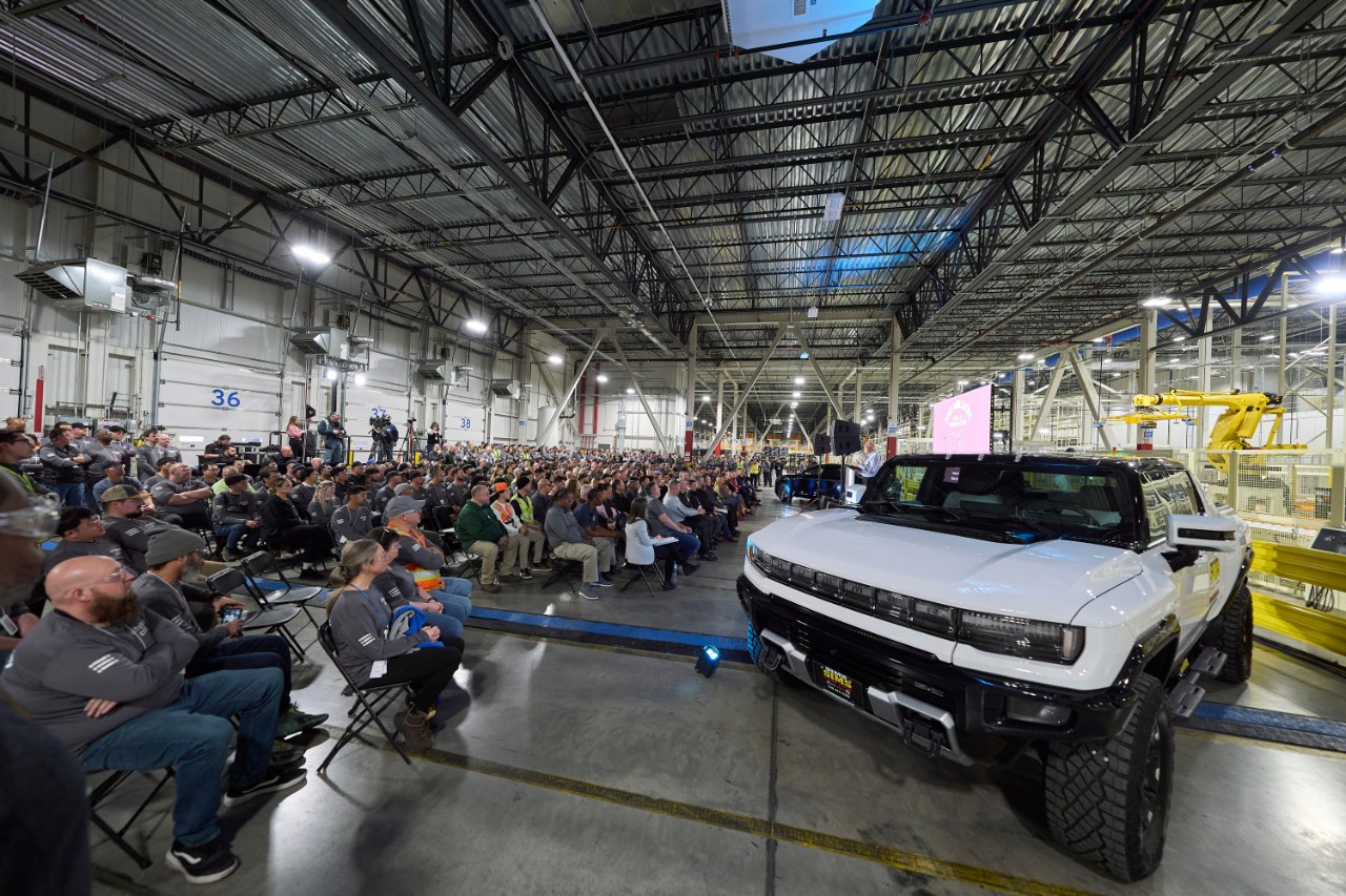 Ultium Cells Warren celebrates the production of its 100 millionth EV battery cell