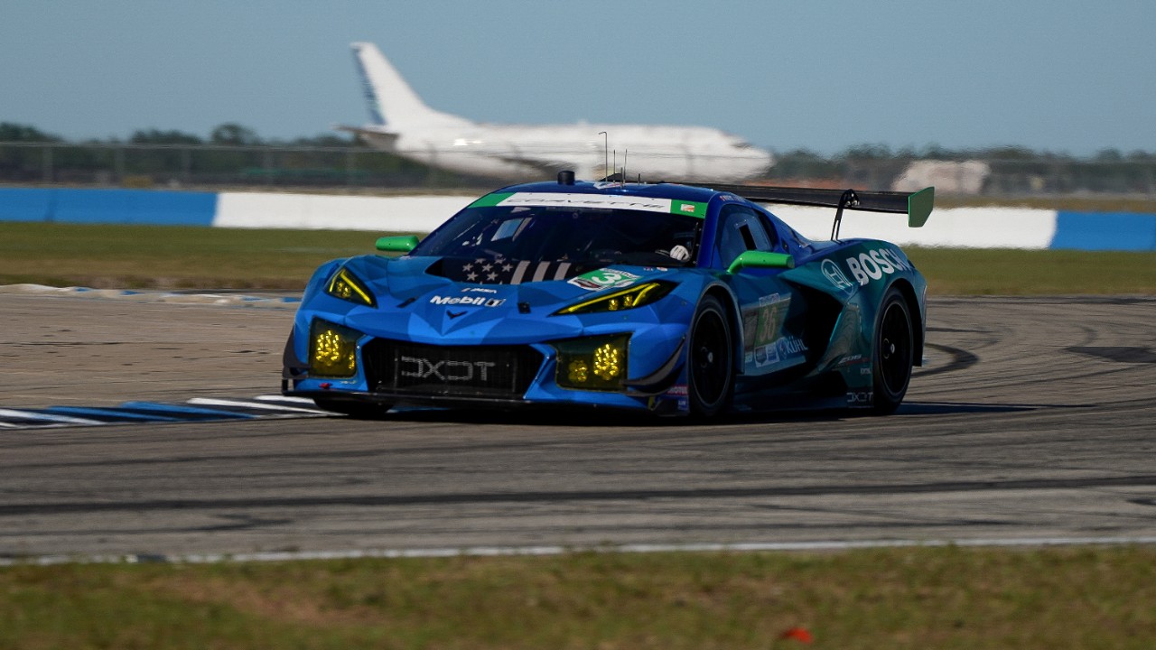 Wickens driving test laps at Sebring.