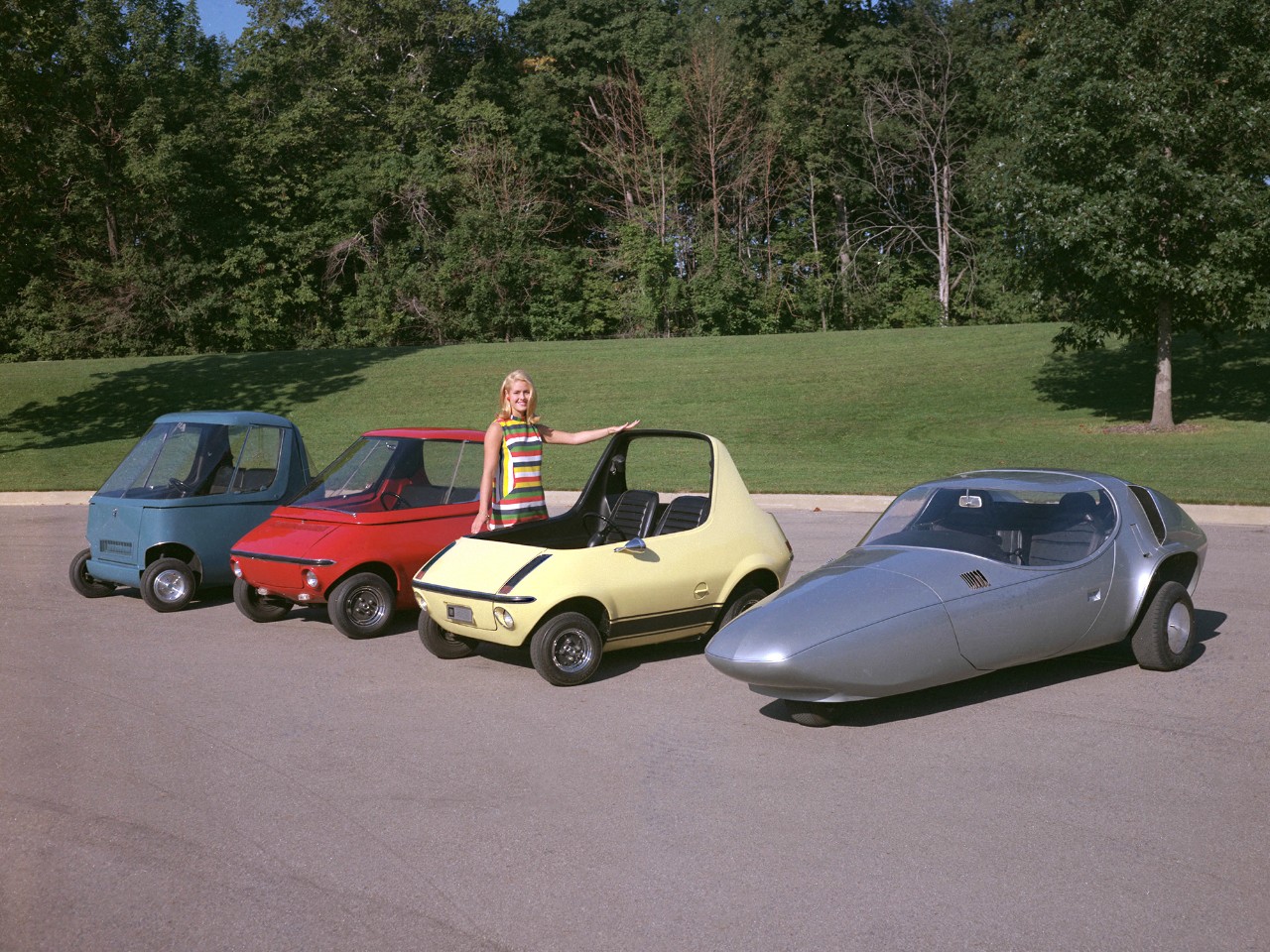 GM 512 Hybrid, 512 Electric, 512 Gasoline and the three-wheeled XP511 on display at the 1969 Progress of Power exhibition