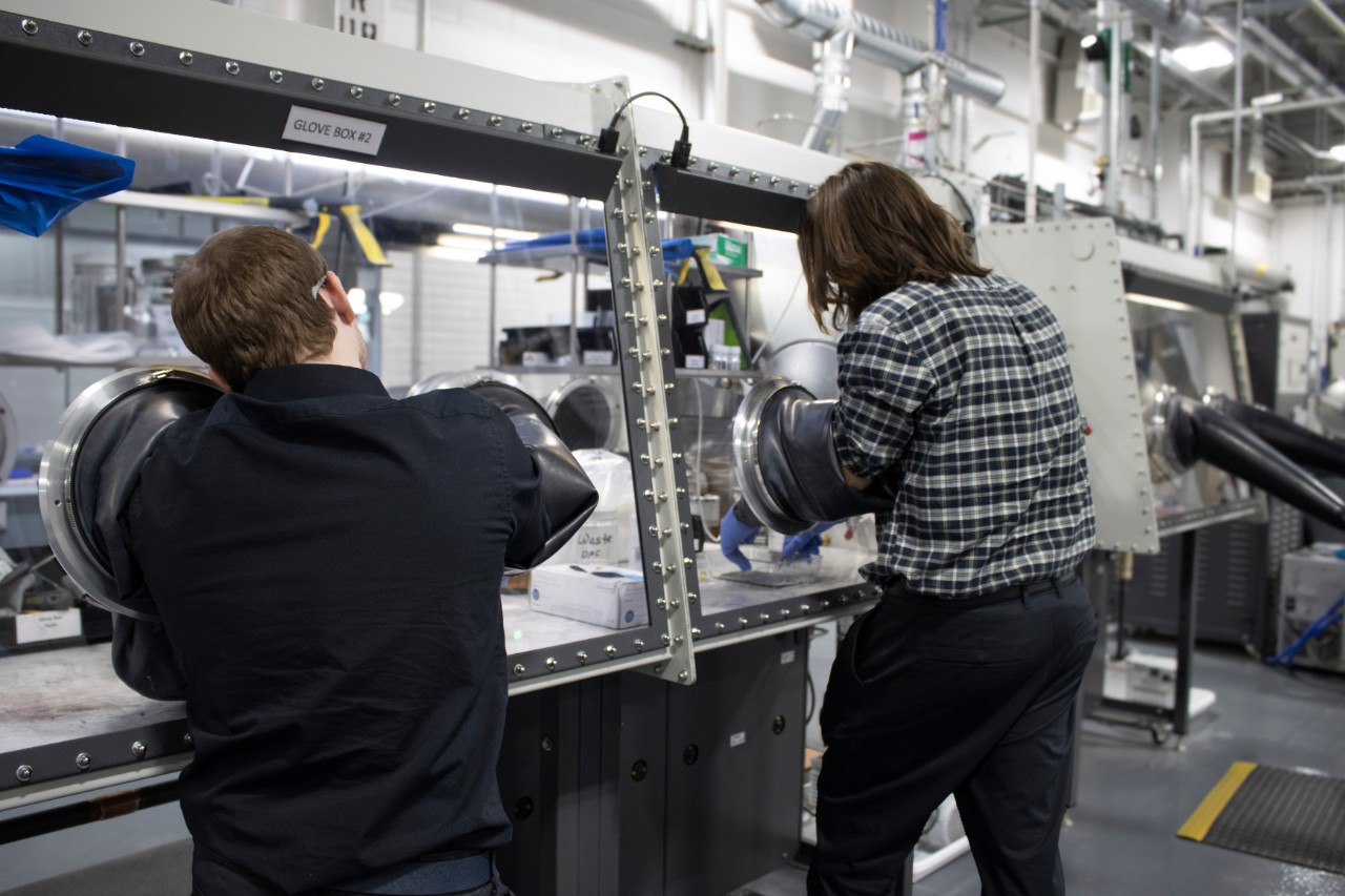  Analytical battery chemists Hayden Cunningham (left) and Adam Van Wiemeersch use a glove box to perform an electrolyte wash