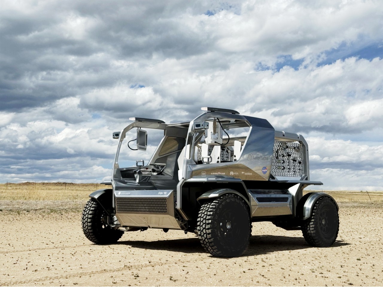 GM brings innovative battery tech to lunar rover concept