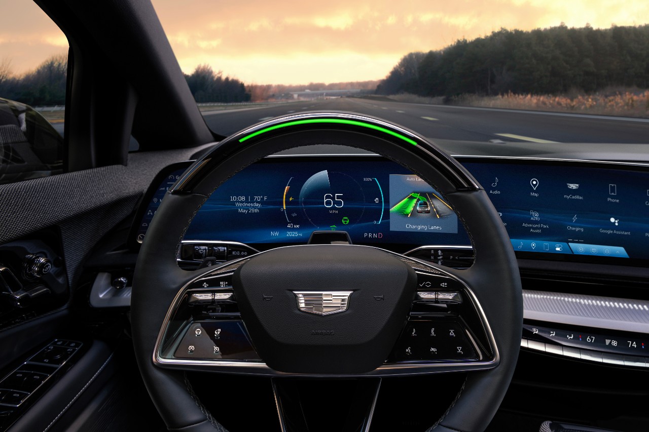 When your steering wheel light is green, you’re driving with Super Cruise.