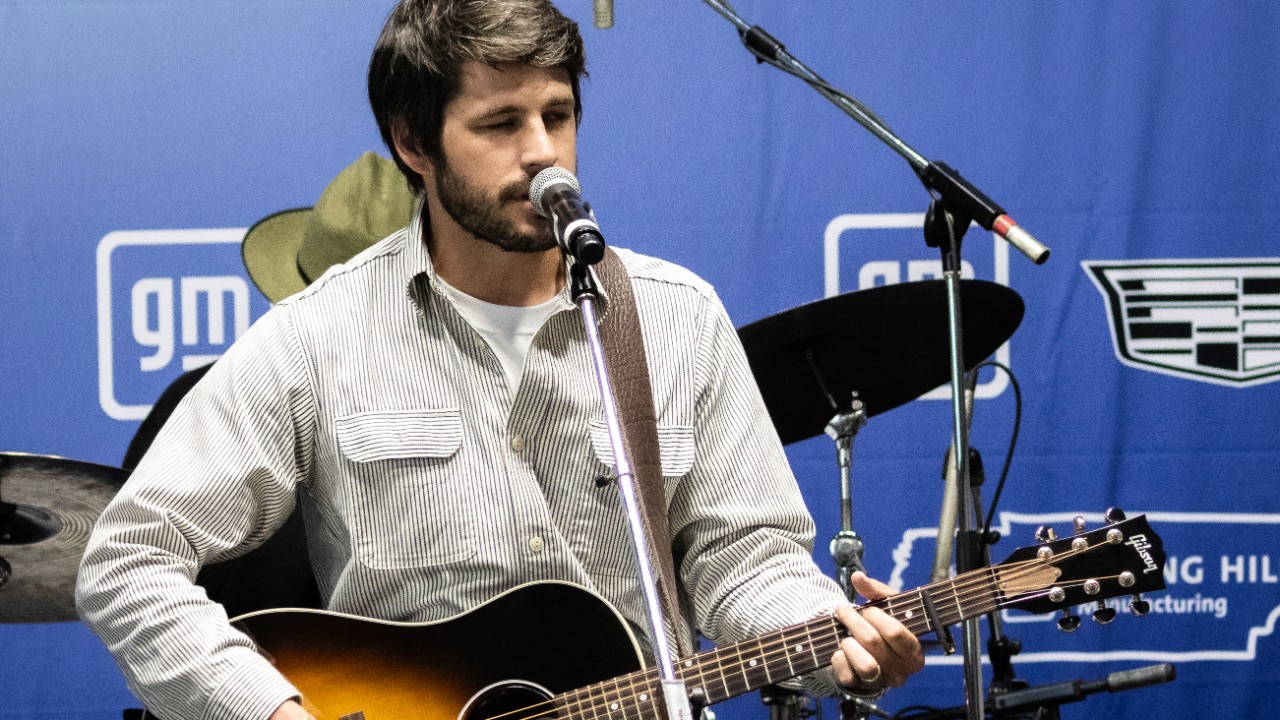 Factory Man: Singer Johnny Dailey debuts new tune at Spring Hill plant