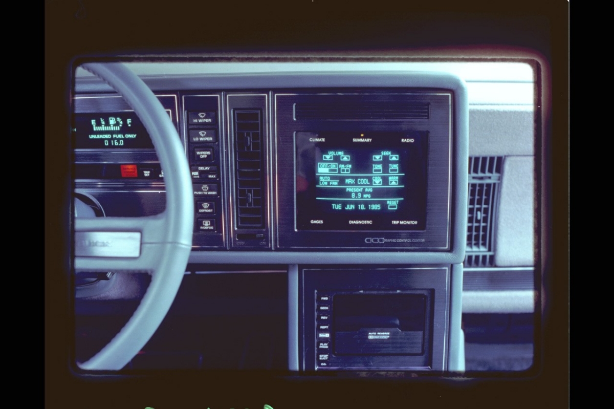 Retro Rides: The 1986 Buick Riviera (With A Cool Touch Screen), image size:1200x799