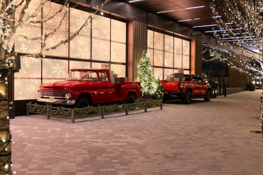 GM holiday window display at hudsons detroit