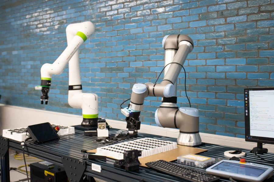 Development cobots at GM’s Autonomous Robotics Center.