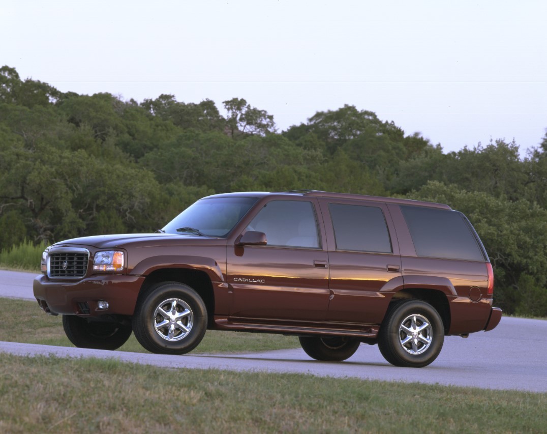 Side view of the 1999 Cadillac Escalade.