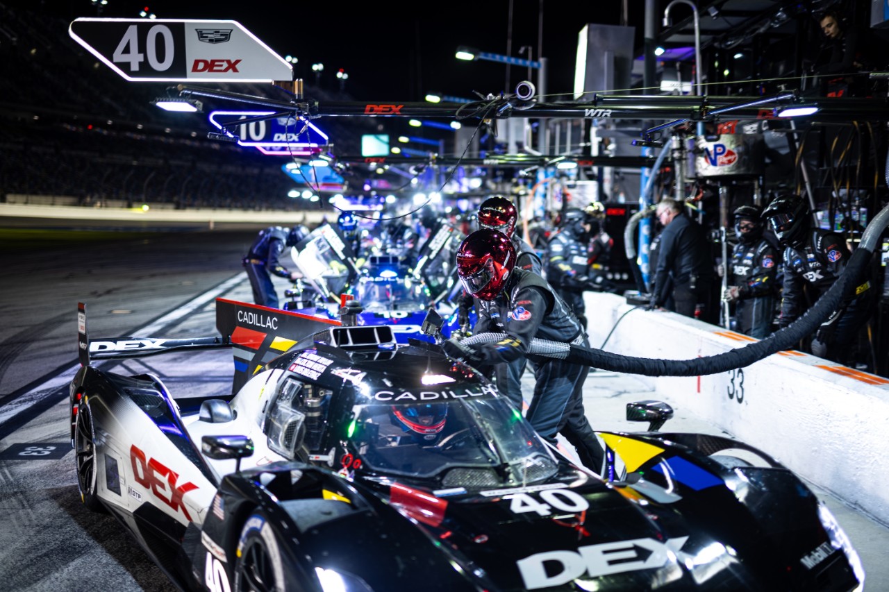 A pit stop for the No. 40 Cadillac V-Series.R at Daytona