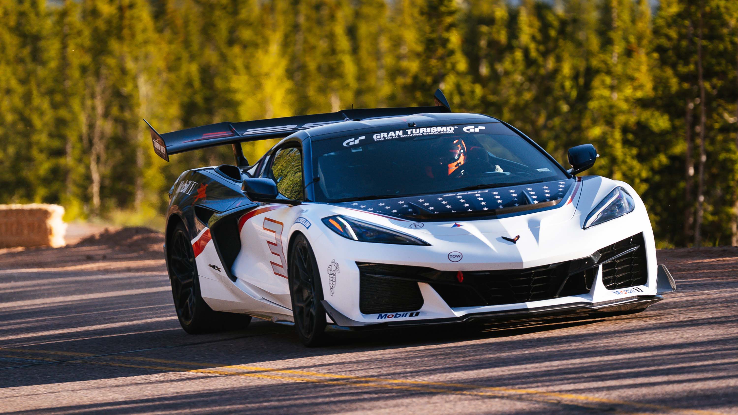 チリ　NEVADA 2027 Chevrolet Corvette ZR1X aims for Pikes Peak production record
