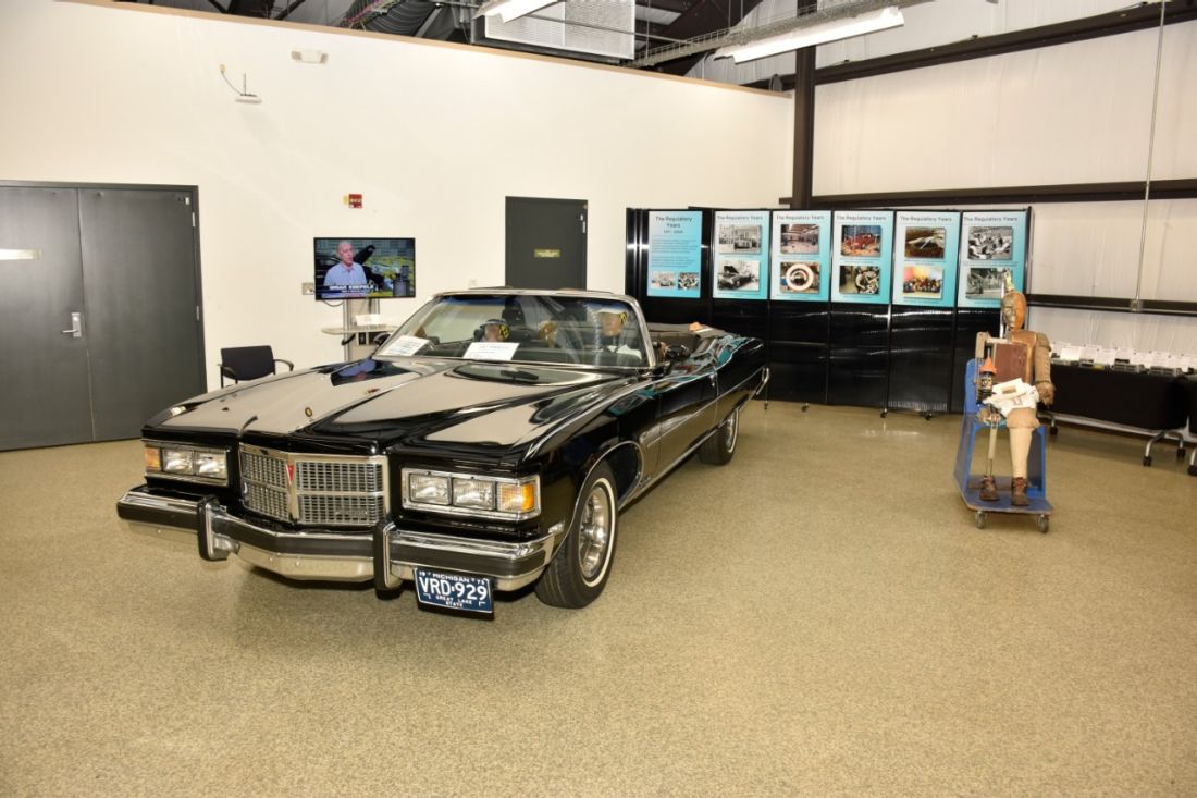 置物 GM 100 YEARS OF INNOVATION CADILLAC GM 100 YEARS OF INNOVATION CADILLAC