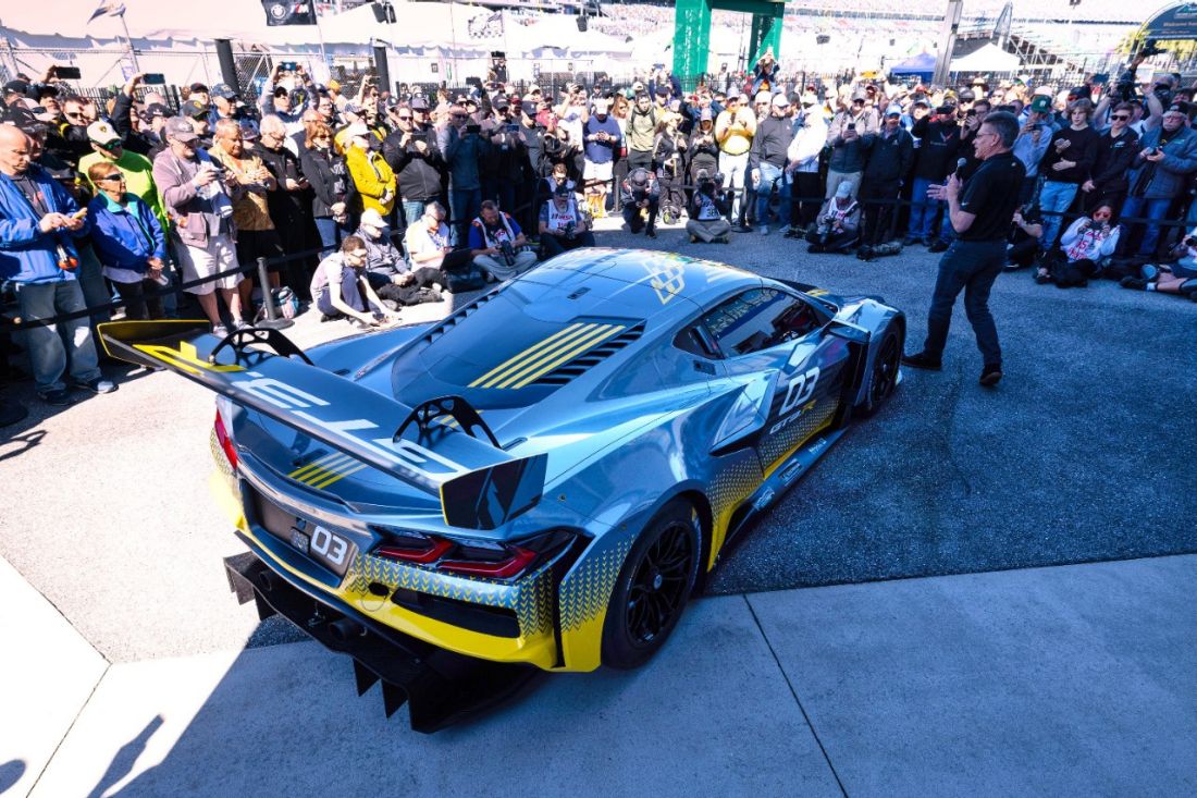 Chevrolet Corvette Z06 Debuts As Pace Car For 2023