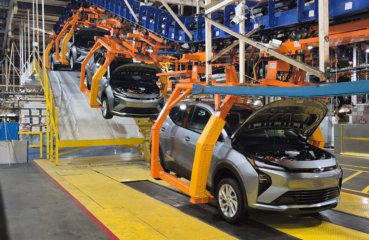 Building Chevy Bolts 30 at a time to ensure quality