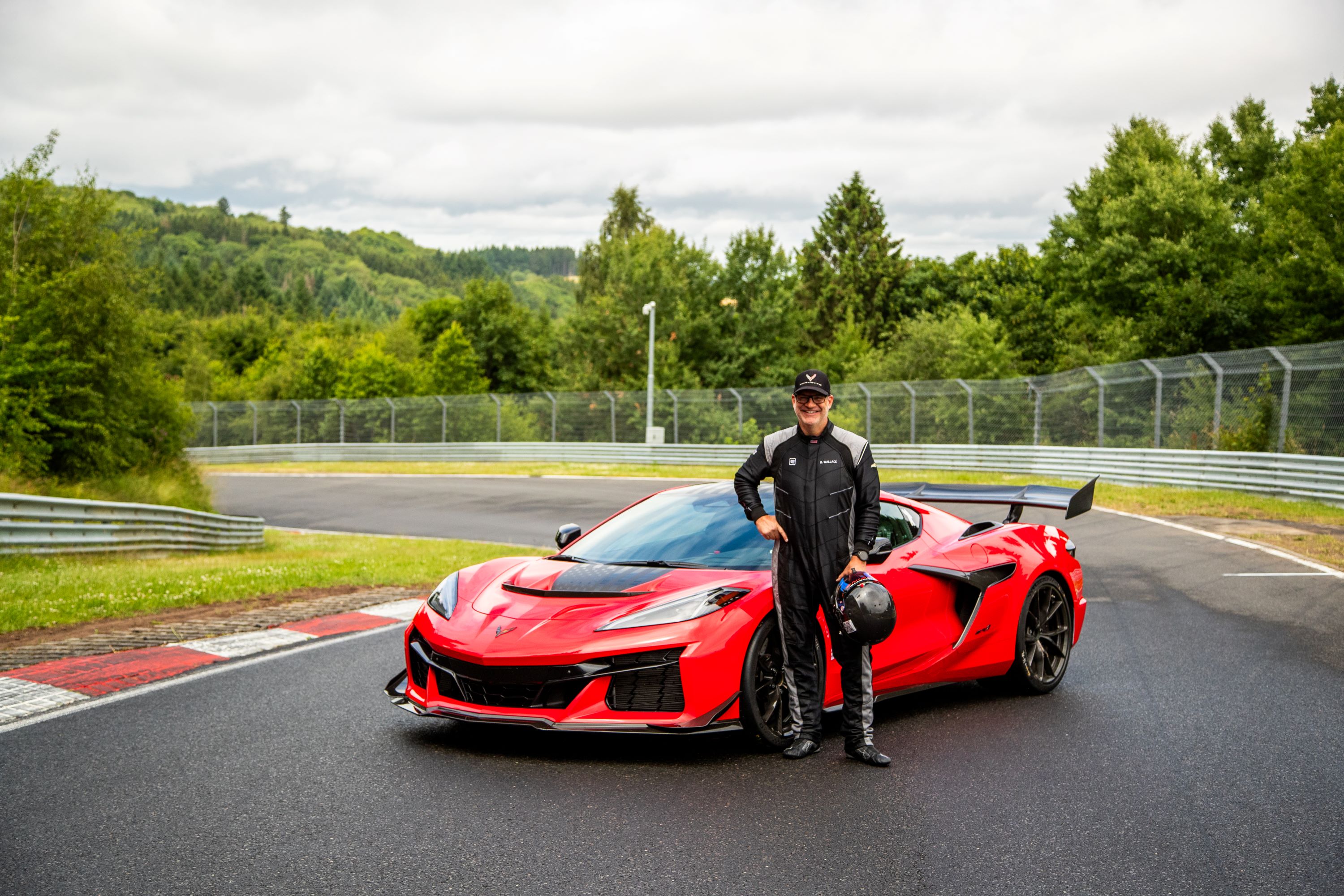 ラプーページ Nürburgring takeover: Chevrolet Corvette ZR1X and ZR1 now the